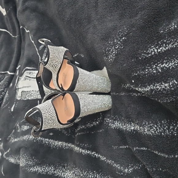 Heels - Picture 2 of 2
